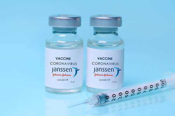 Janssen pausa la distribución de su vacuna en Europa